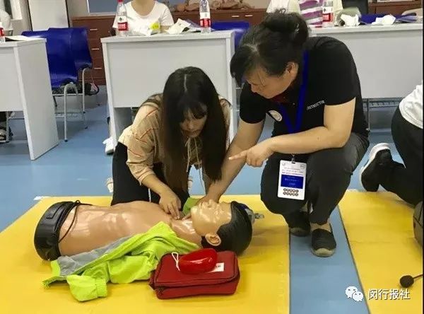 为抢救的医生点赞,为救人扶伤的医护人员点赞