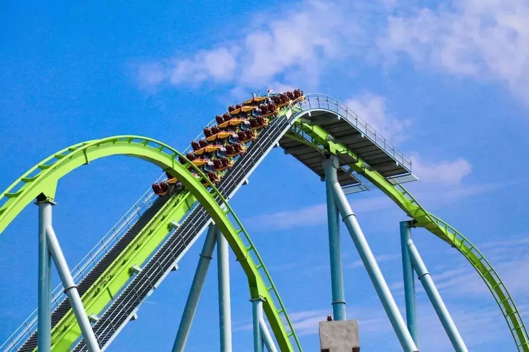 达瓦孜传人天门山走钢丝 (达瓦孜蒙眼走钢丝完整版)