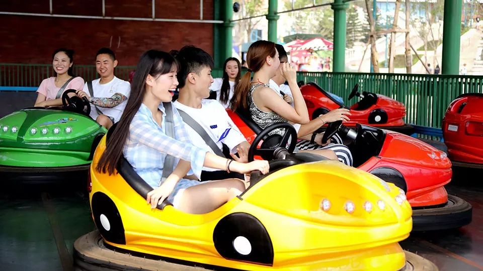 达瓦孜传人天门山走钢丝 (达瓦孜蒙眼走钢丝完整版)