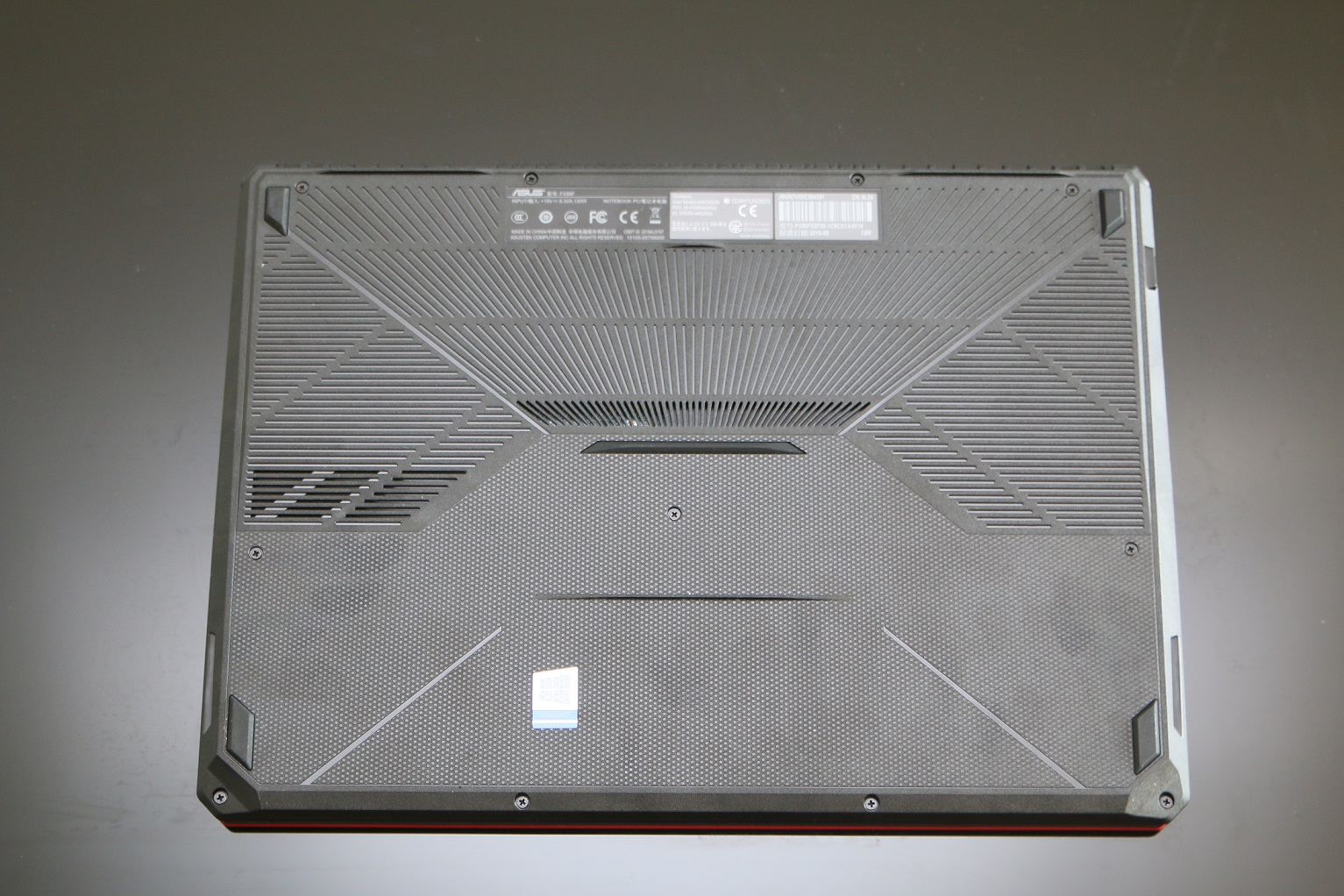 华硕飞行堡垒6评测,玩游戏要游戏本还是台式电脑