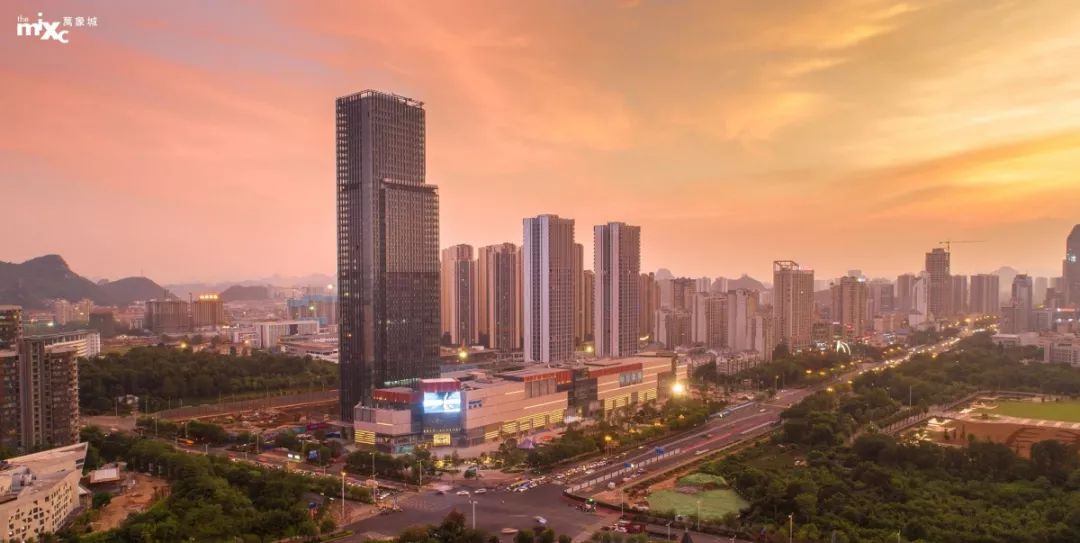 柳州万象城新春,万象城开业人潮涌动