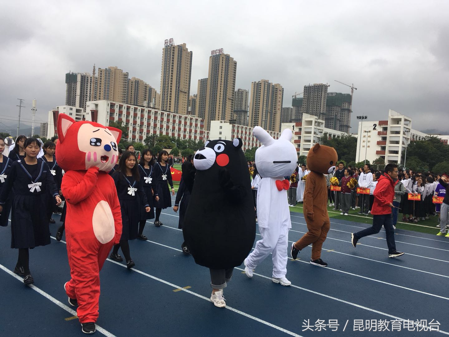 昆一中西山学校篮球赛,西山学校2019年运动会