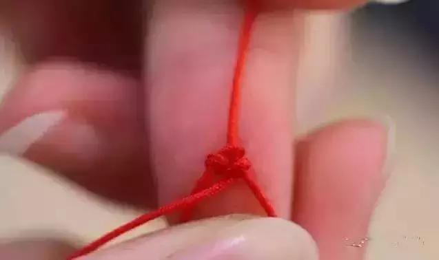 文玩手串串珠怎么打结,文玩手串水晶弹力绳子打结方法
