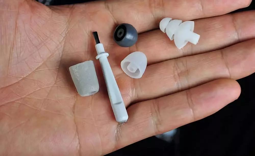 头戴式耳机怎么保养,长期戴耳机如何保养耳朵