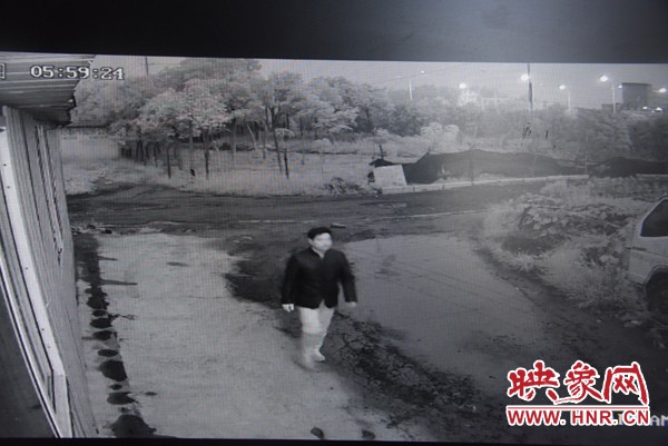 两只宠物犬投毒致死,狗狗遭人投毒吐白沫