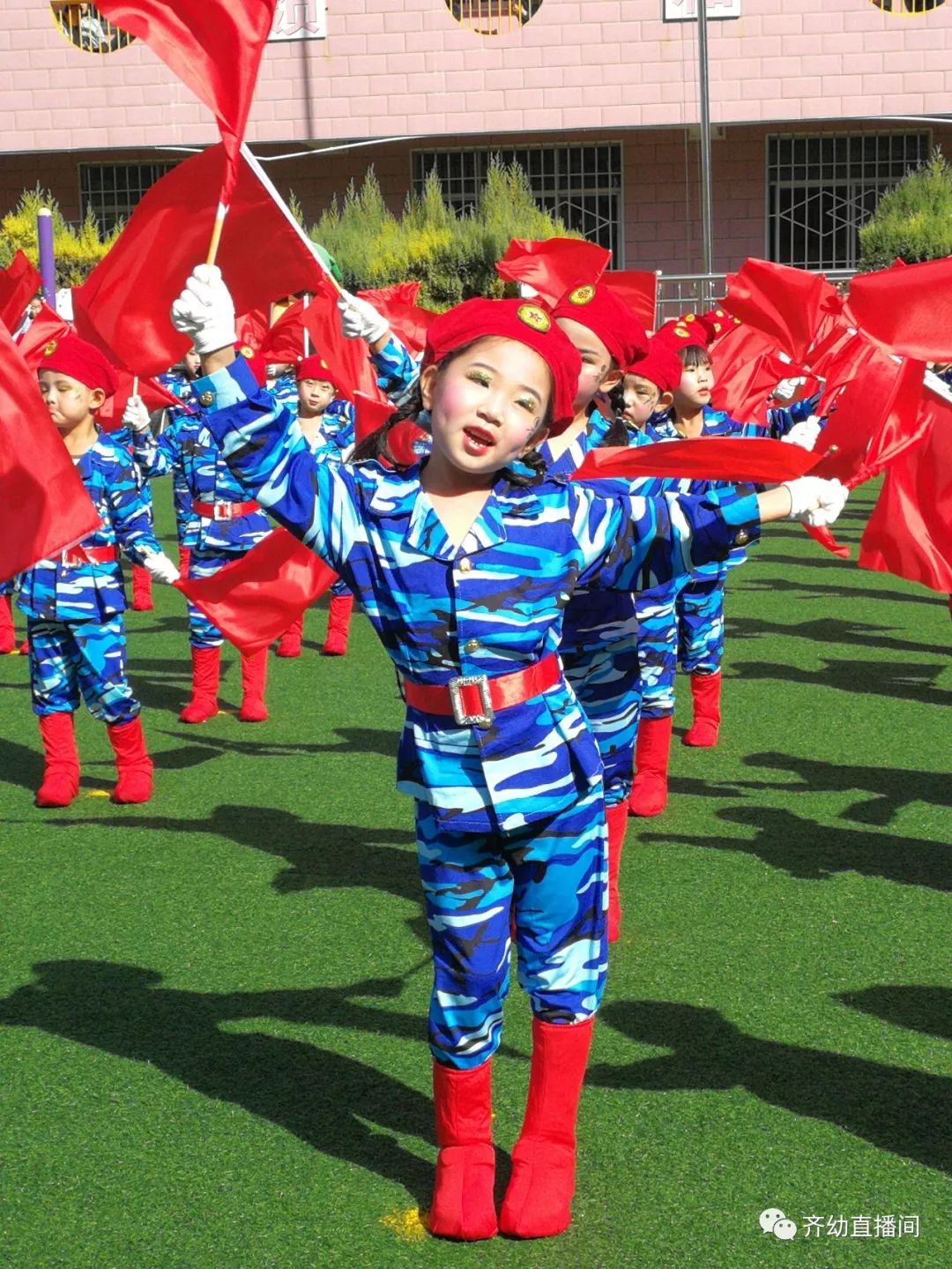 迎国庆健身操表演视频幼儿园,幼儿园大班器械操国庆串烧