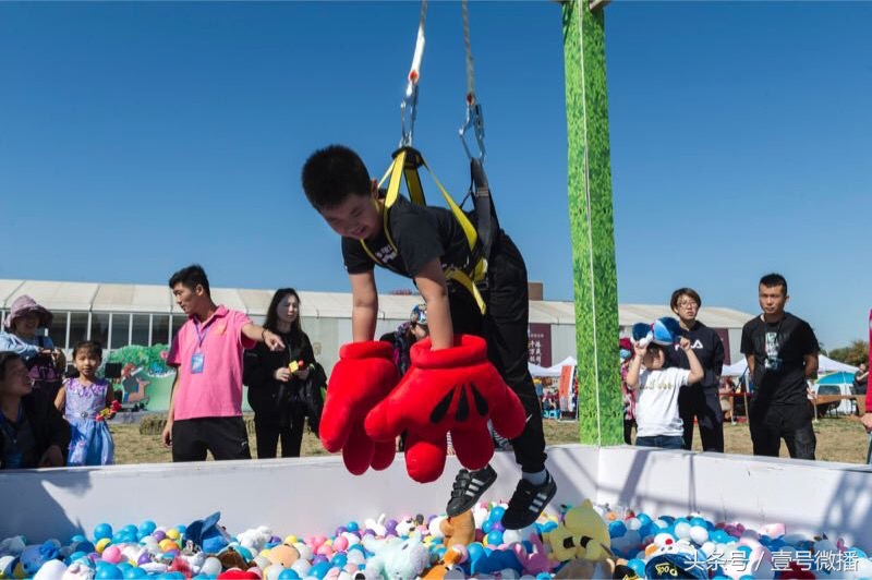 国庆假期哪里去？来环亚与Pony马一起纵横驰骋吧！