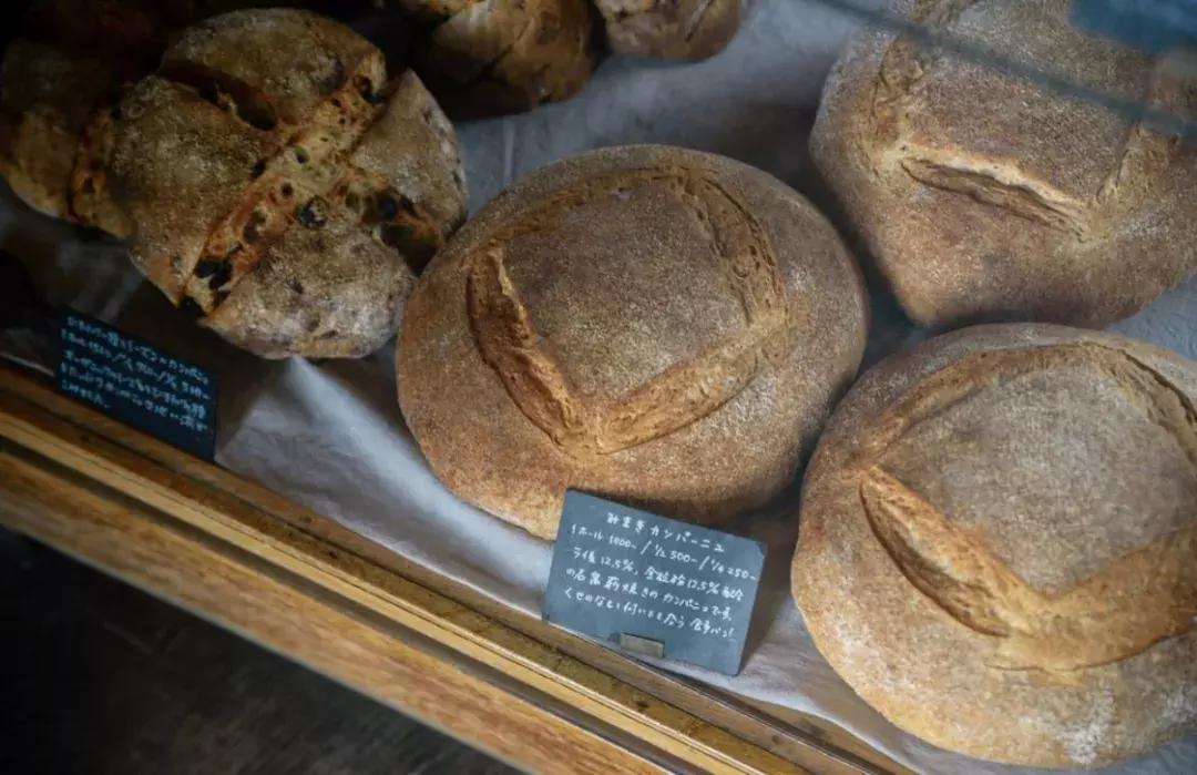 石窑面包店内实拍视频,天然酵母的石窑面包店