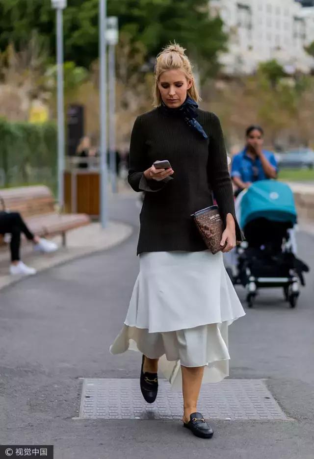 秋天长丝巾系法大全女慢动作,秋天丝巾防寒各种围法