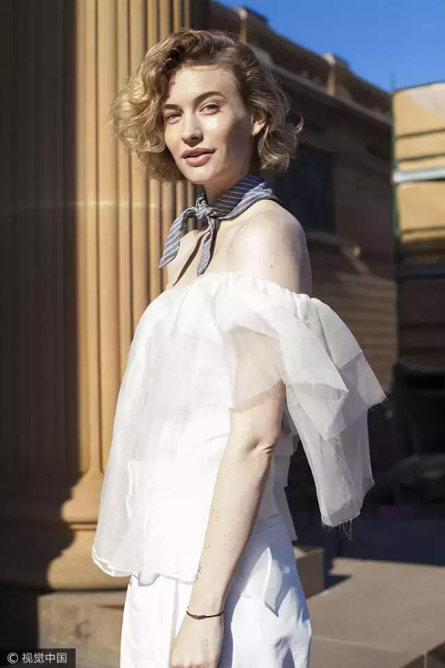 秋天长丝巾系法大全女慢动作,秋天丝巾防寒各种围法