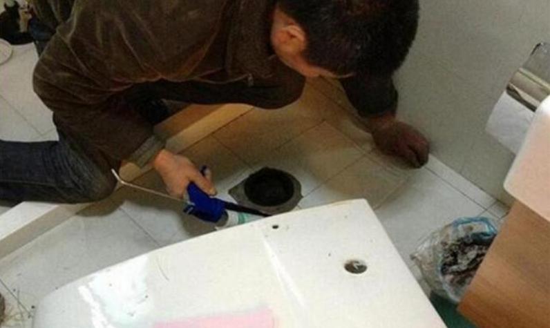 马桶渗漏修补视频,马桶漏水维修步骤