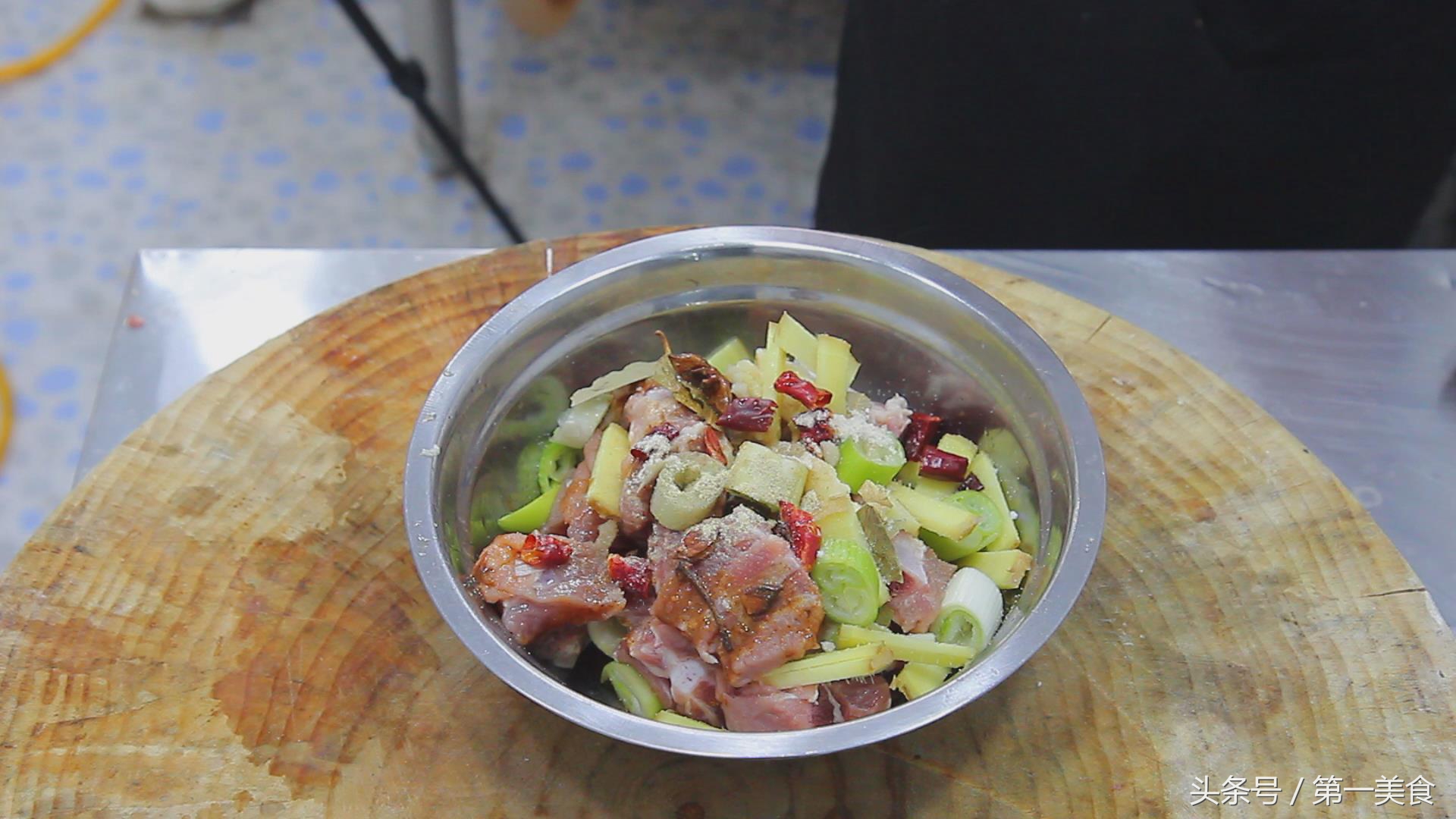 川味香酥麻辣排骨最正宗的做法,最美家常菜川味香酥排骨的做法