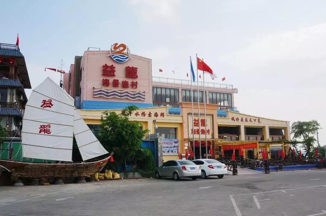 三亚火车头万人海鲜广场哪家好吃,在三亚3000元一桌的海鲜大餐