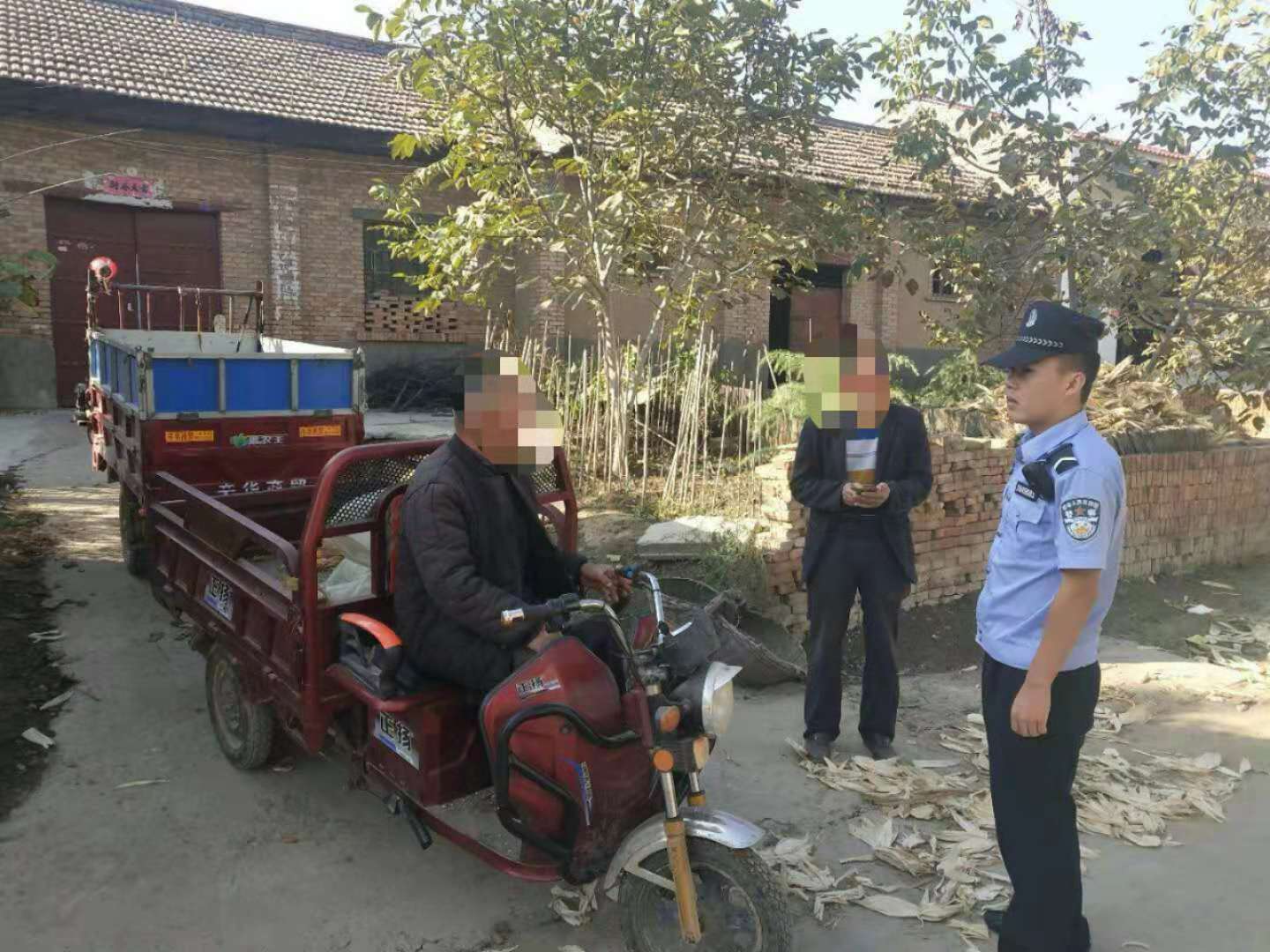 「你的强大我的骄傲」国庆7天小长假蒲城公安24小时不“打烊”之三我们奉命前行