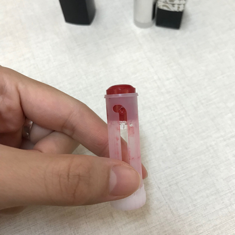 用完的口红不要扔教你一招省几千,mac口红用完怎么把剩余的弄出来