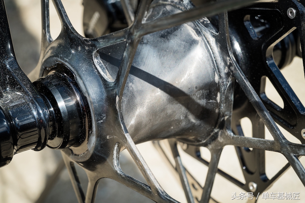 碳纤维轮组和碳辐条轮组,碳纤维轮组辐条张力不够会怎么样