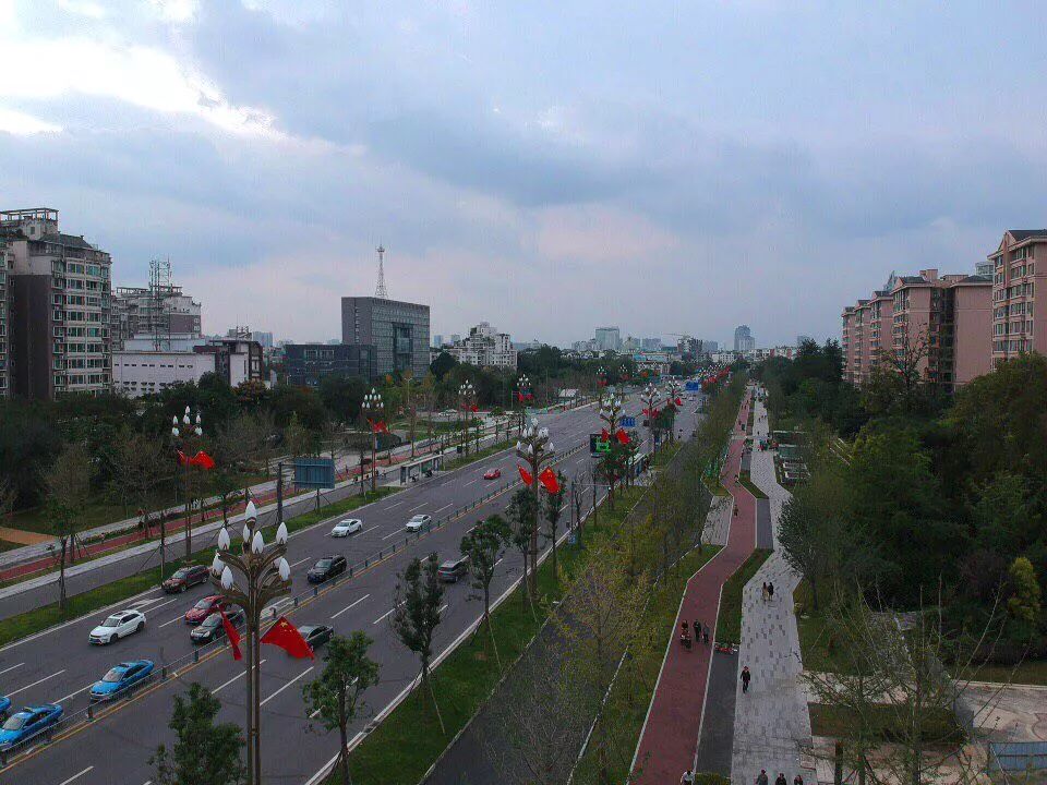 去外地旅游半路堵人,出去游玩堵在高速上怎么办