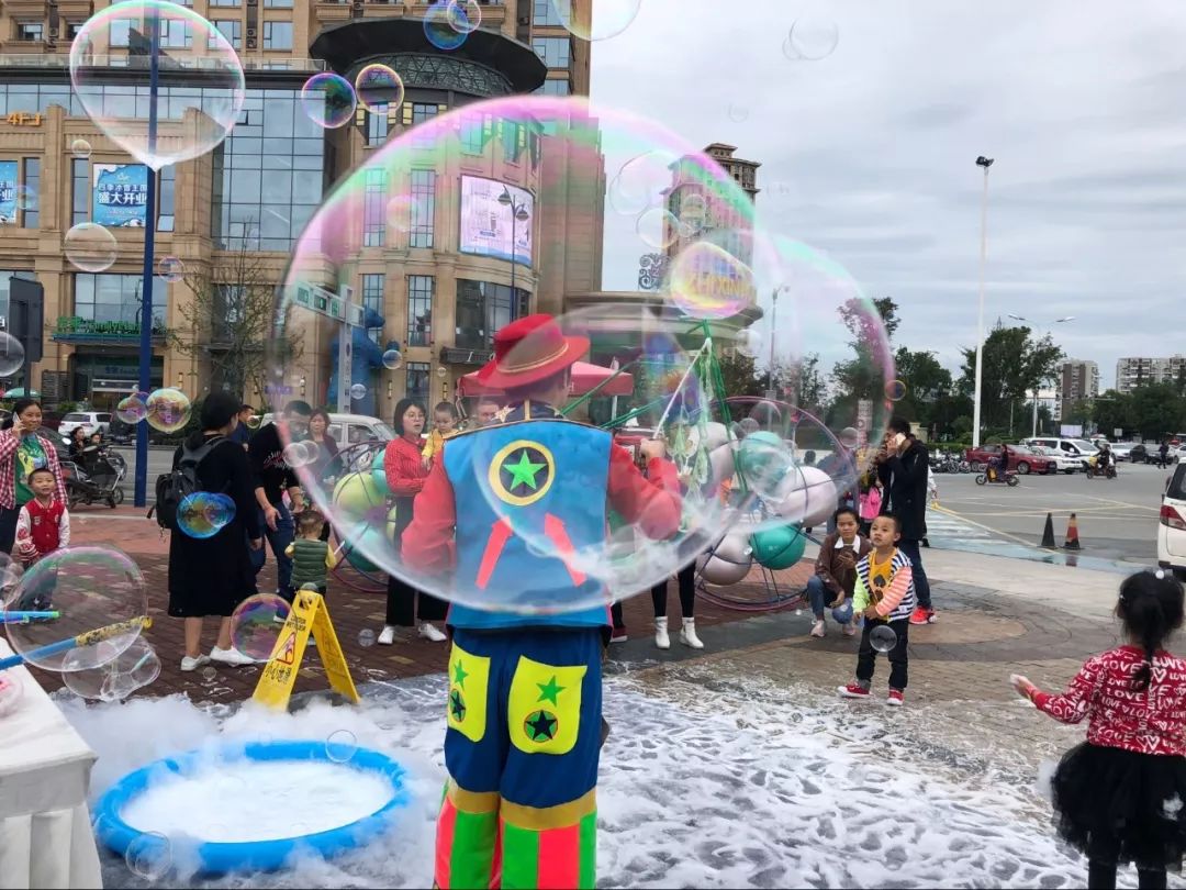 去外地旅游半路堵人,出去游玩堵在高速上怎么办