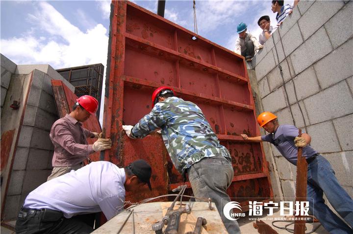 拍钱塘江大潮遭巨浪瞬间吞没,为了拍照被潮水冲走身亡