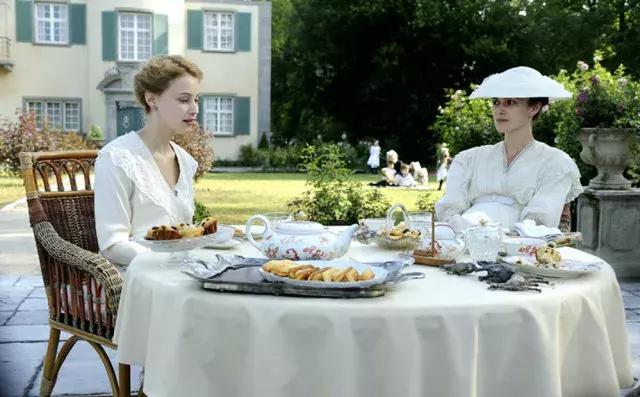 当一个女人没有社交只有家庭,当一个女人没有经济来源没工作