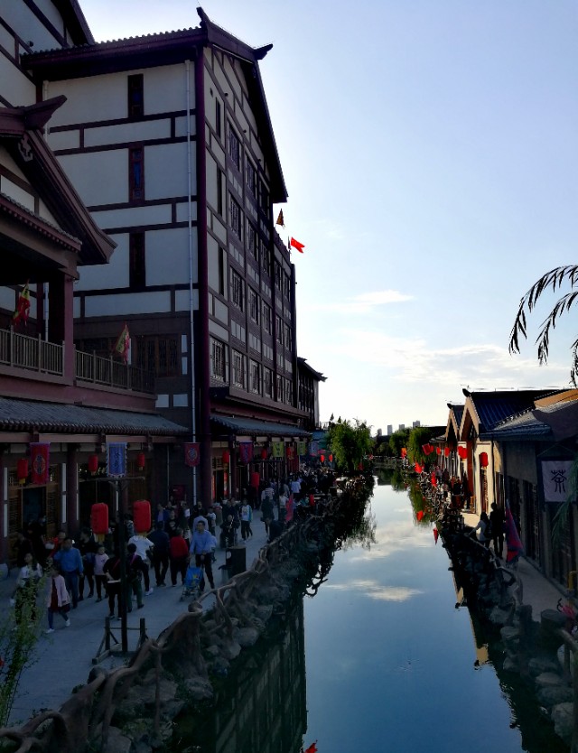 国庆节水下演出,2020红河水乡国庆水舞秀