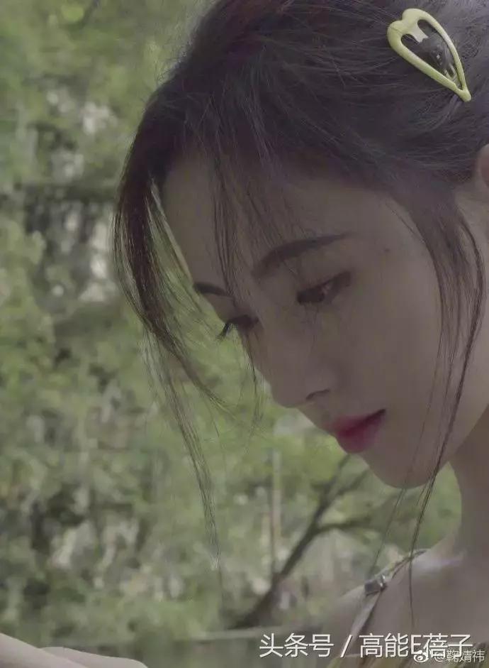 拍照pose技巧和方法,女生拍照剪刀手pose