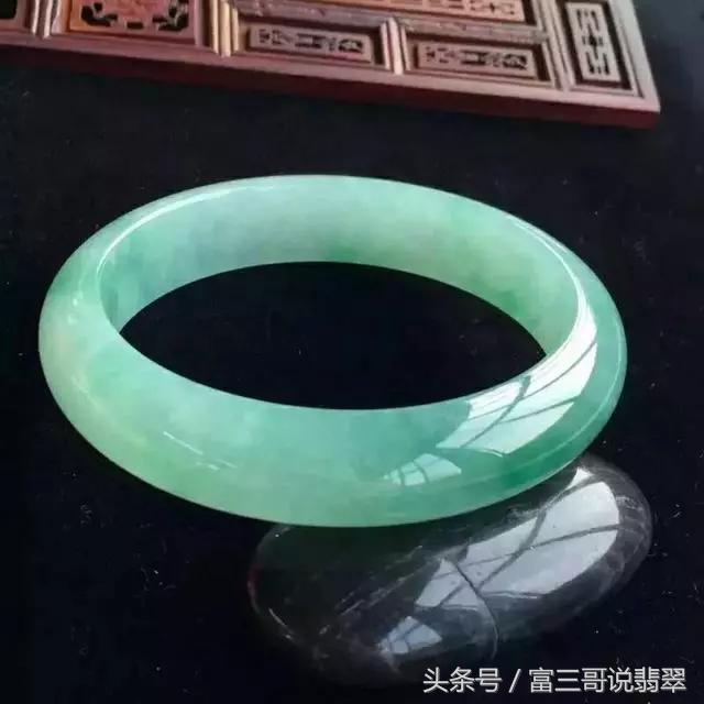 几十元低价翡翠是真是假,卖假翡翠的人收高价格能怎么处理