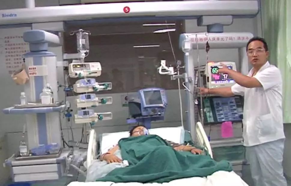 突遇车祸怀孕八个月女子后续,高速车祸孕妇死亡双胞胎成功救活