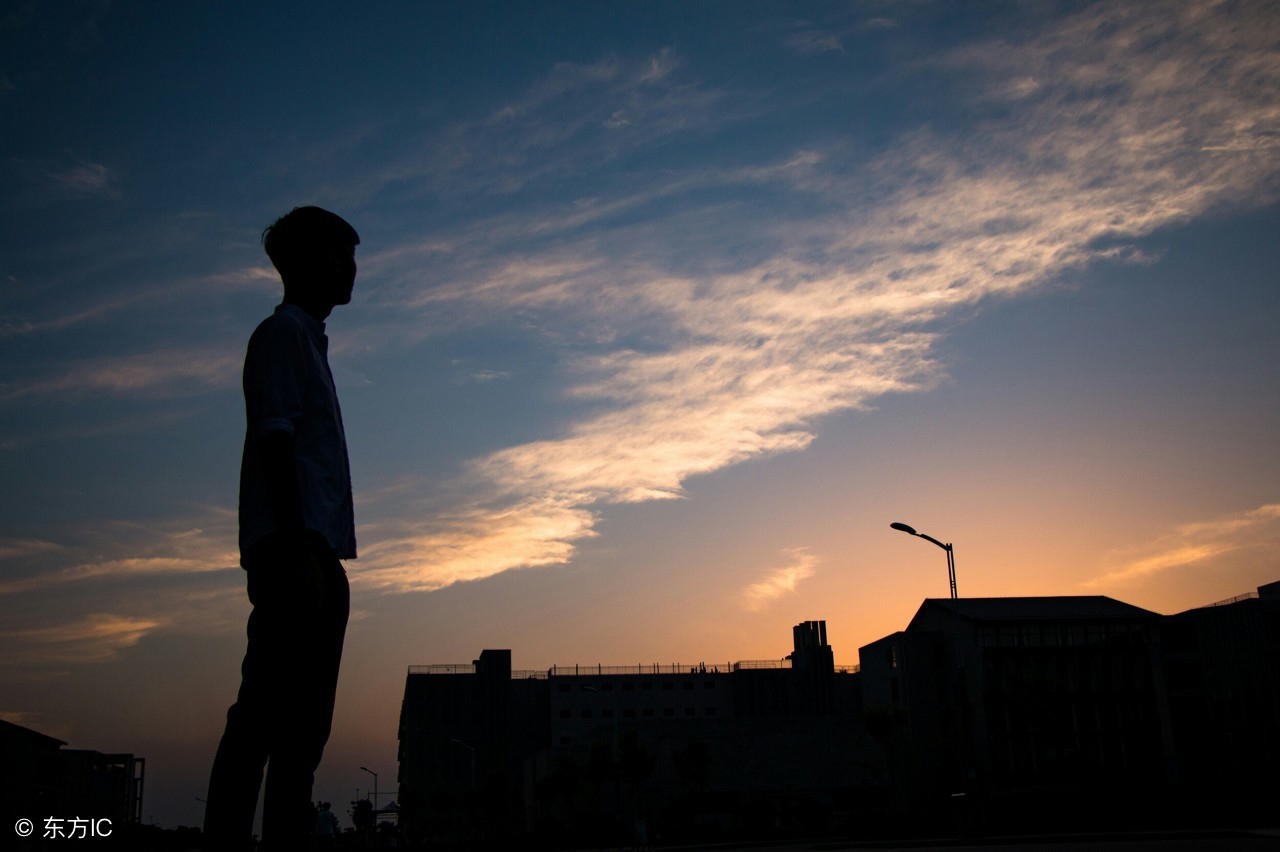 戒指戴在不同的手指戴代表什么,戒指戴在不同手指上的含义