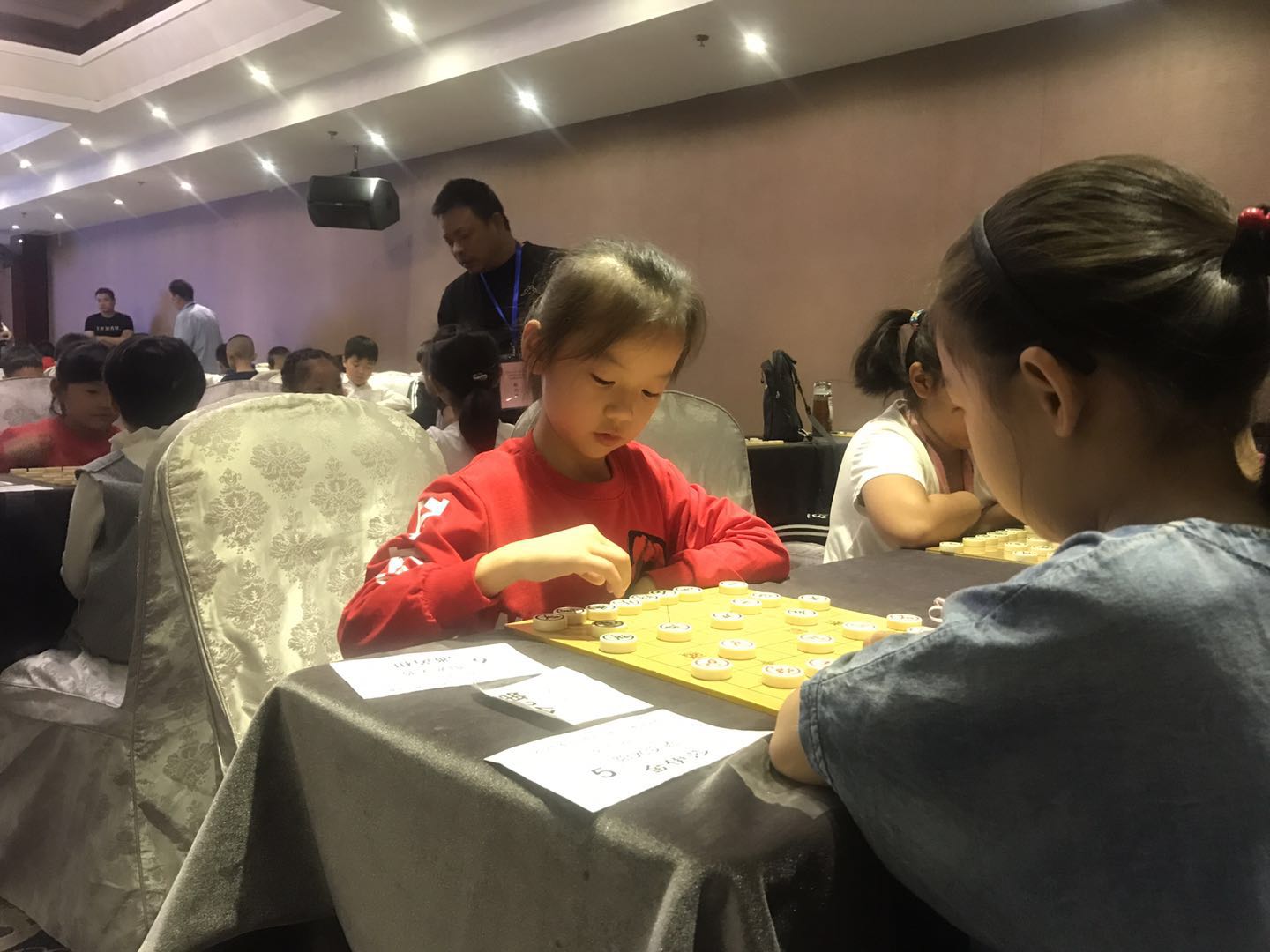 上百棋友各显神通,中国棋手首次加冕世界棋王