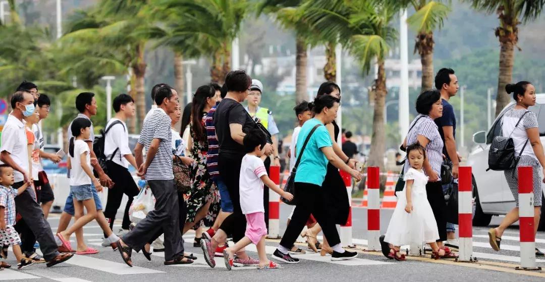 国庆珠海西部高速堵车,国庆珠海车流量