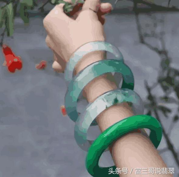 翡翠手镯圈口大点好还是小点好,翡翠手镯要买多大圈口合适