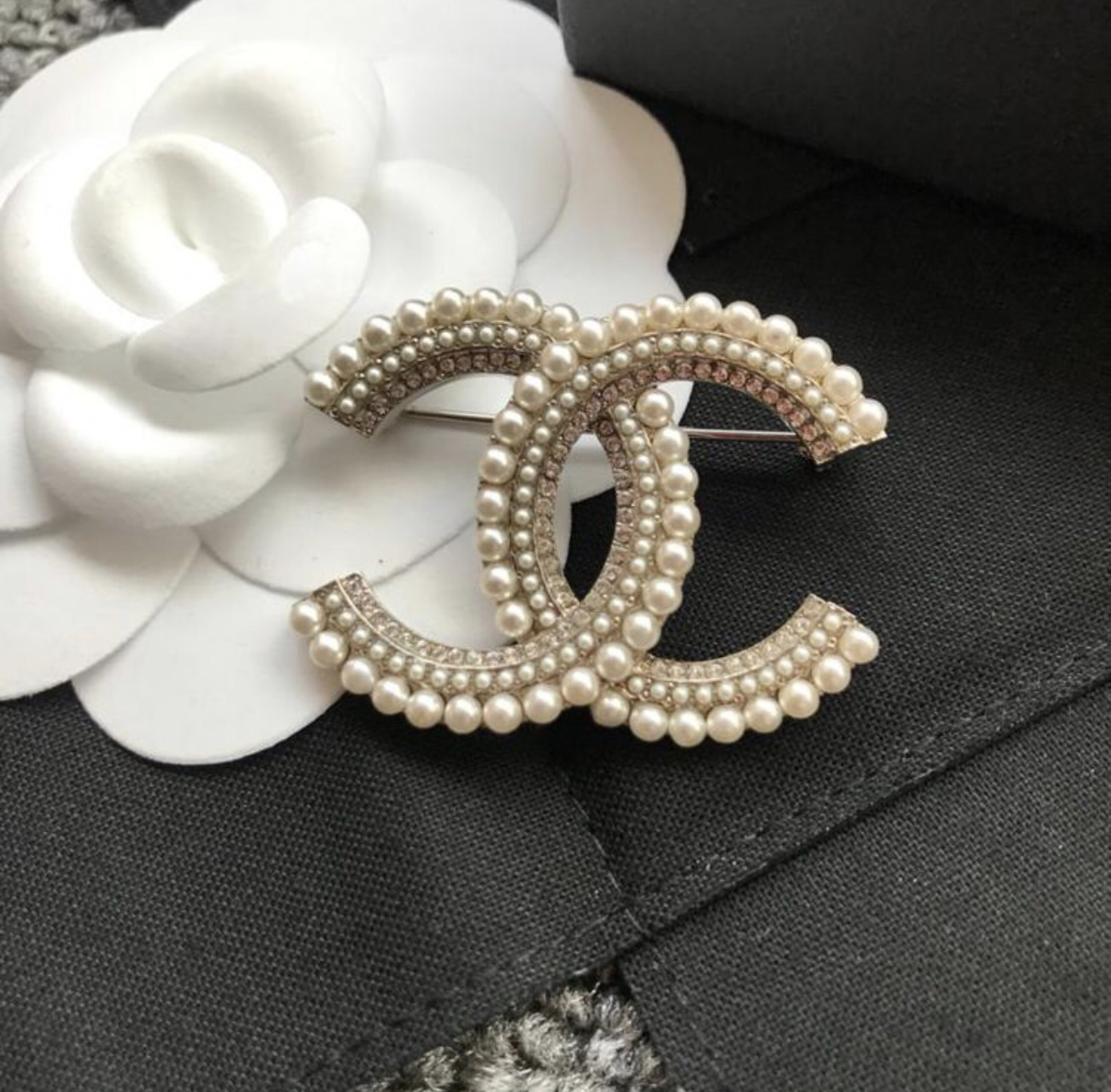 月入3000元买lv包包,买假的奢侈品包的女人虚荣吗