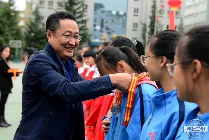 兰州青少年足球联赛开赛,追风少年绿茵场