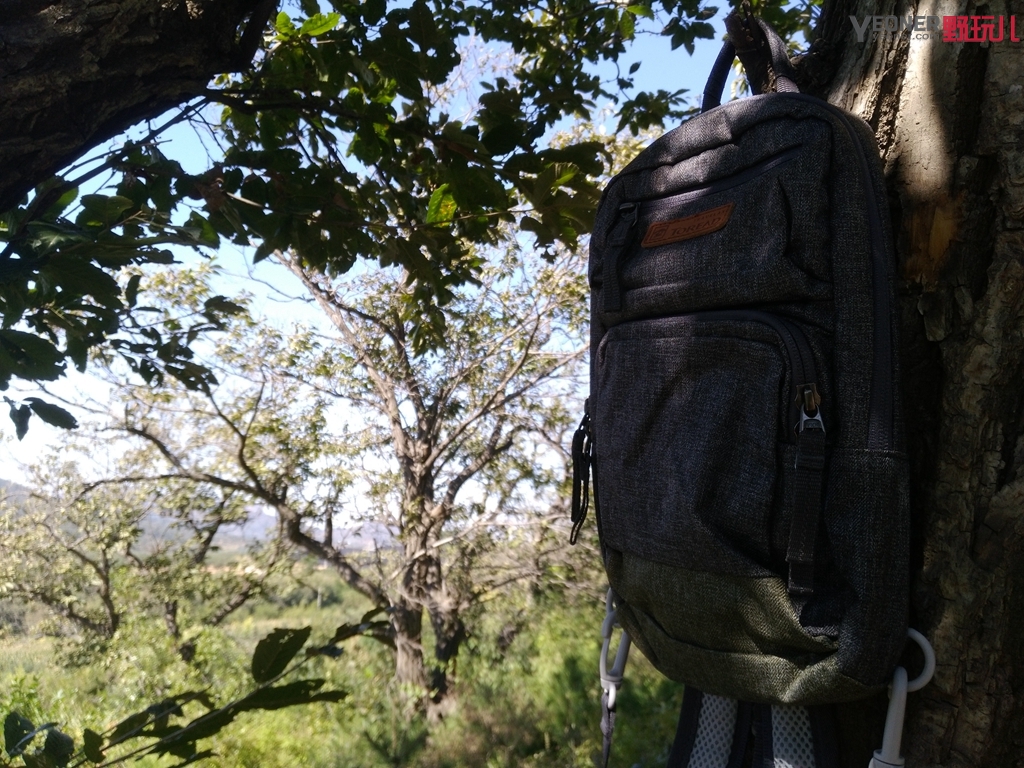 轻巧小背包,容量大且小巧轻便的背包