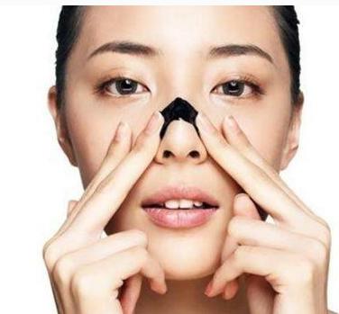 鼻头黑头毛孔粗大怎么办,鼻头黑头怎么手动处理