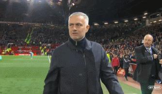 穆帅戳眼,穆帅戴手铐的手势