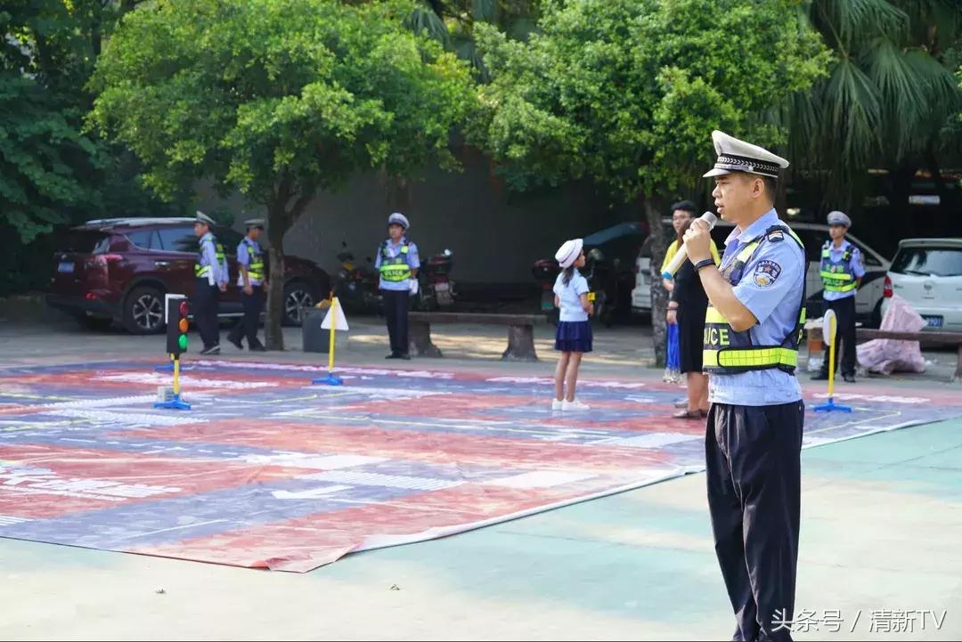 小学生当交警感受,成为交警
