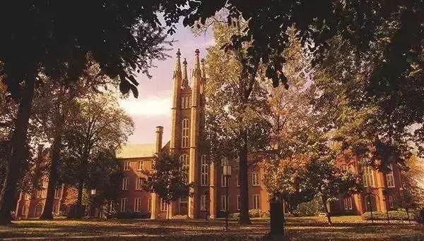 美国精英阶层最认可的50所大学，第一名你可能真没想到……