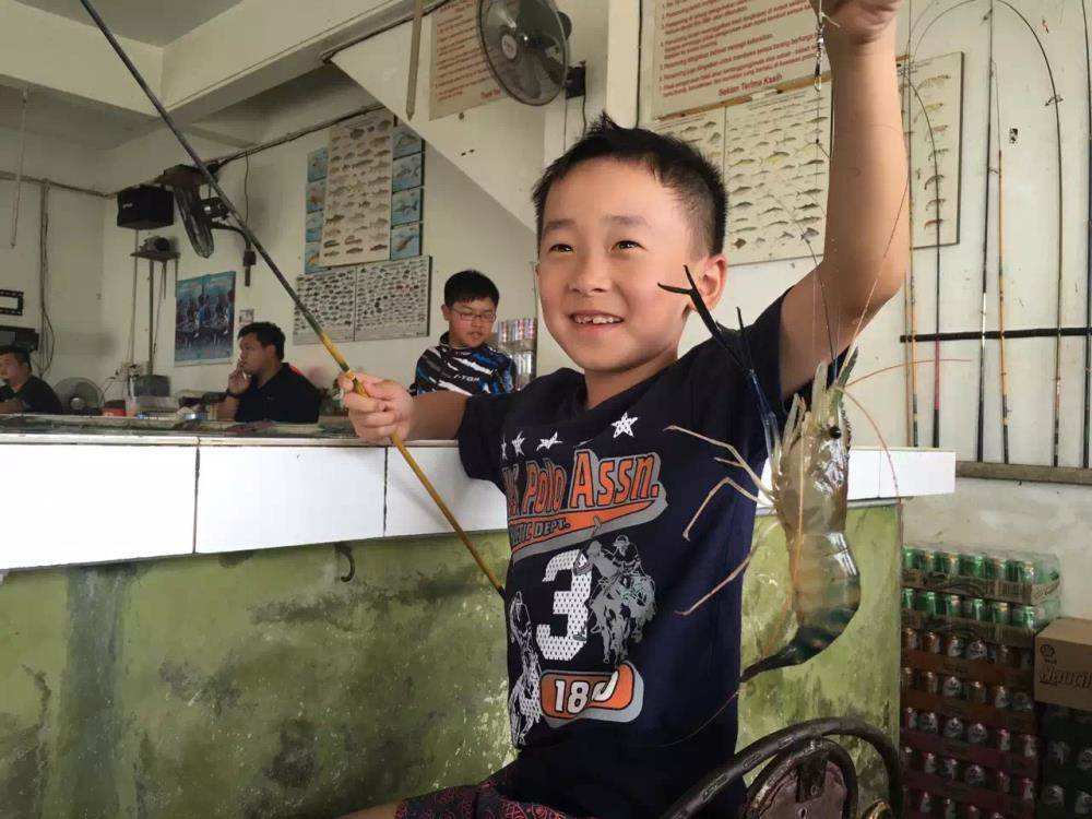 钓鱼遇到河虾闹钩怎么办,钓鱼时遇到窝里有虾闹如何解决