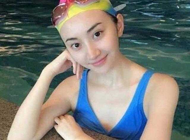 张馨予热巴花絮,女星出水芙蓉剧照