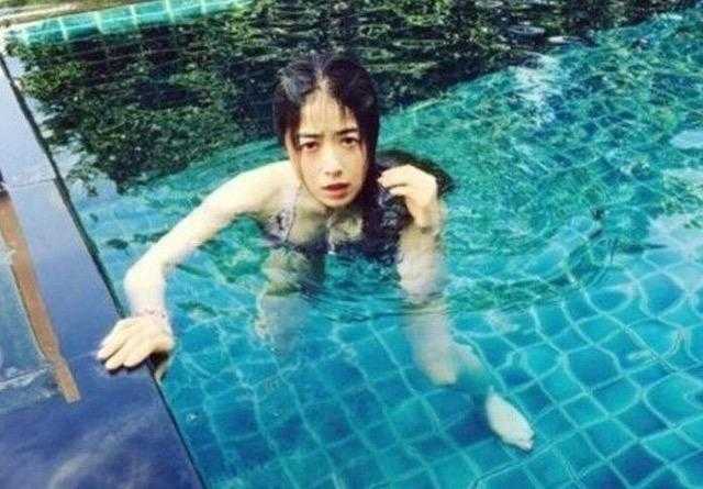 张馨予热巴花絮,女星出水芙蓉剧照