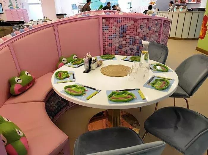 辣到冒汗的火锅,辣到爆火还想吃的美食