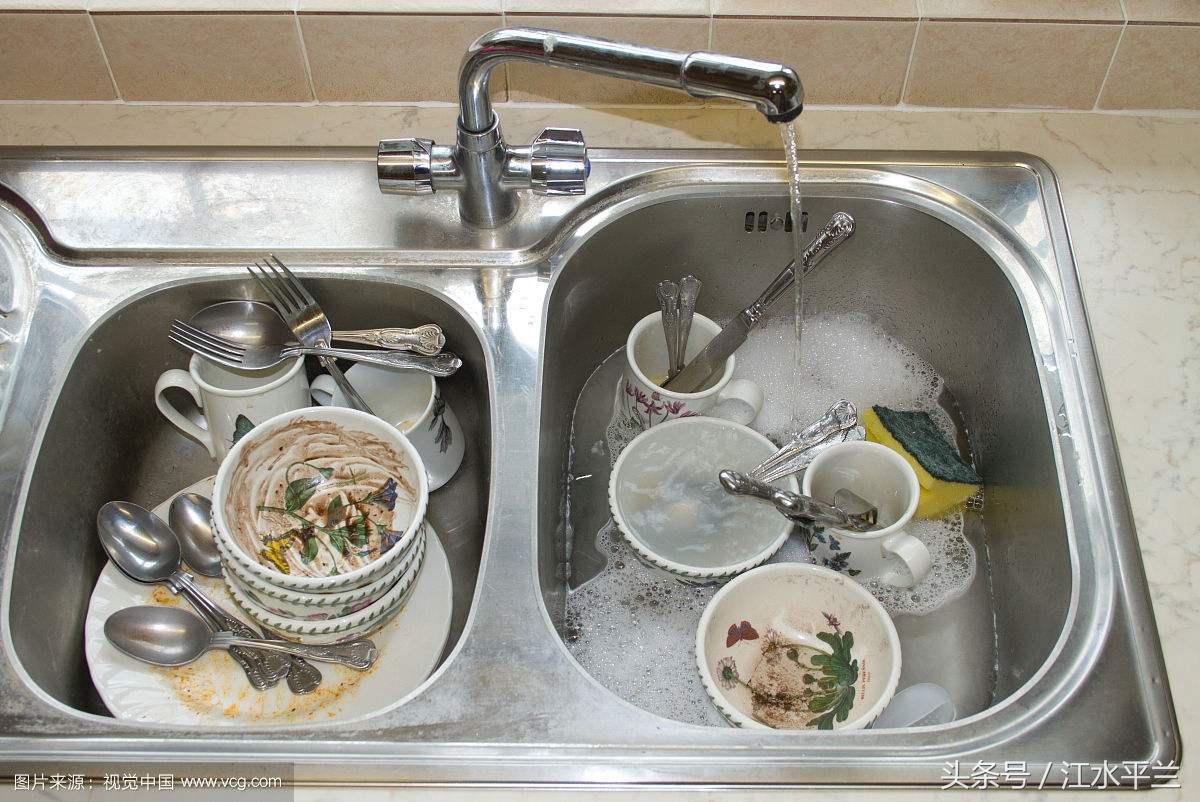 卫生间下水管堵了怎么快速疏通,厨房洗菜盆下水管堵怎么疏通