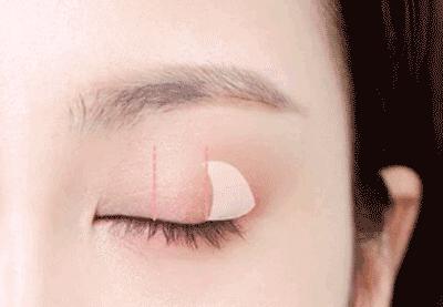 画眼妆时是该先画眼线还是涂眼影,素颜妆眼影部分怎么画眼线