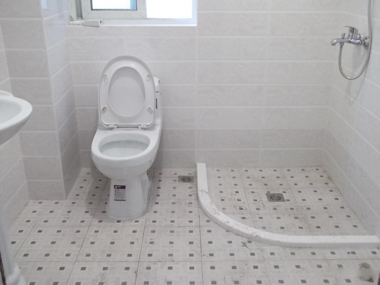 马桶安装好被工人用了,马桶刚装上师傅就小便怎么办