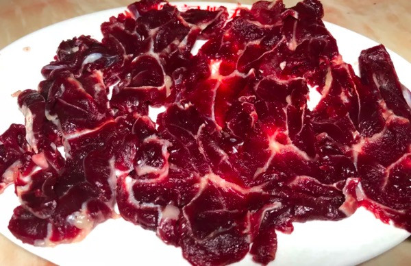 一头黄牛,出肉率仅为37%,这家潮汕牛肉火锅可谓口口珍贵!