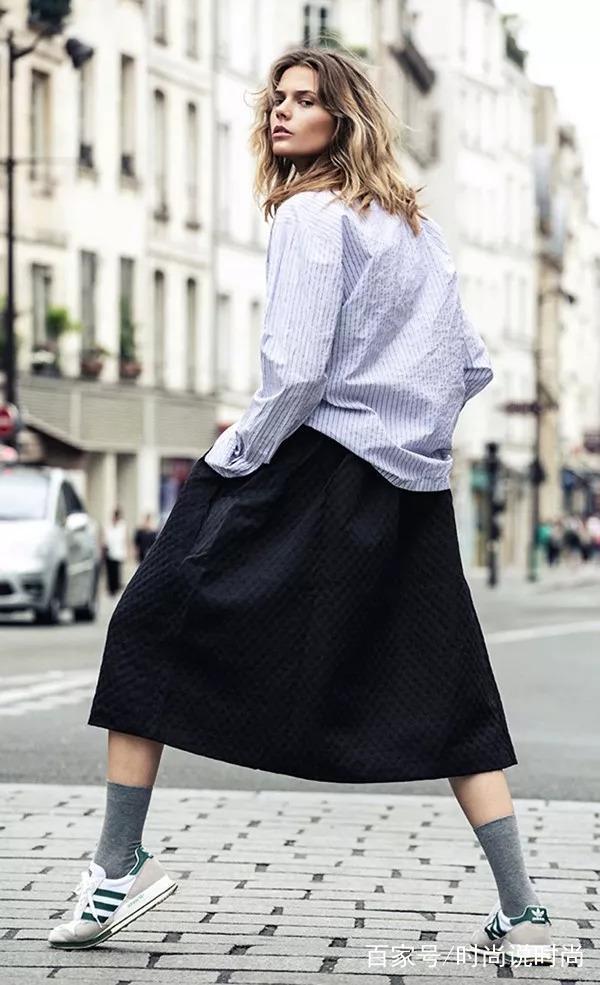 属于袜子的黄金时代来了！学会这些搭配！再也不用傻傻的露脚踝了