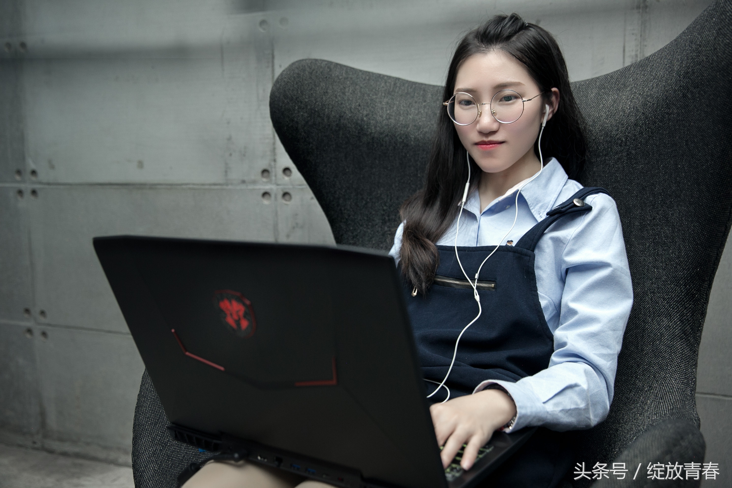 只要游戏装备给力，你不想吃鸡都难