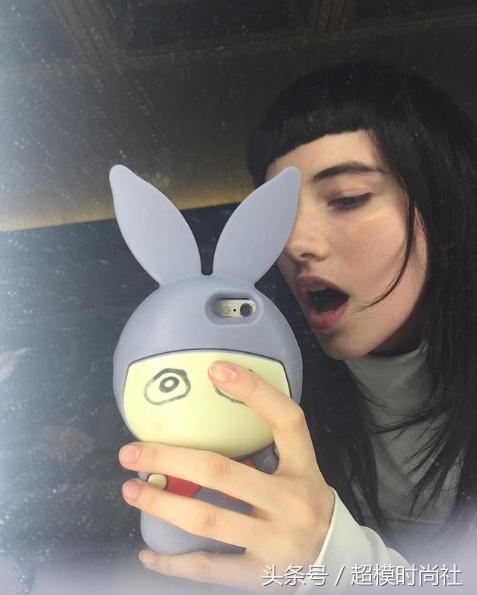 美版小松菜奈，厌世颜小仙女，私底下却是沉迷丧文化的病娇宅？